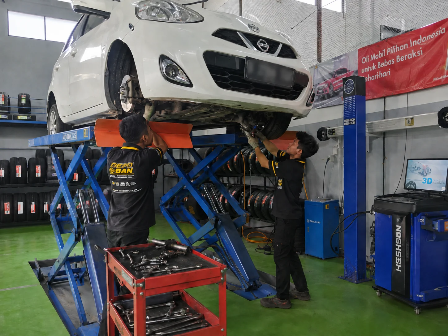 Aktivitas Service Mesin & Transmisi di Bengkel Mobil Depo Ban