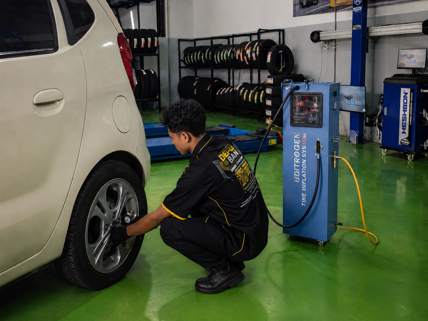 Proses Ganti Ban Mobil di area workshop Depo Ban